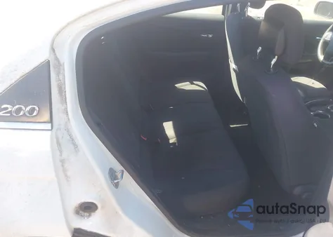 2014 Chrysler 200 Lx z USA, uszkodzony, nr VIN 1C3CCBAB2EN142008